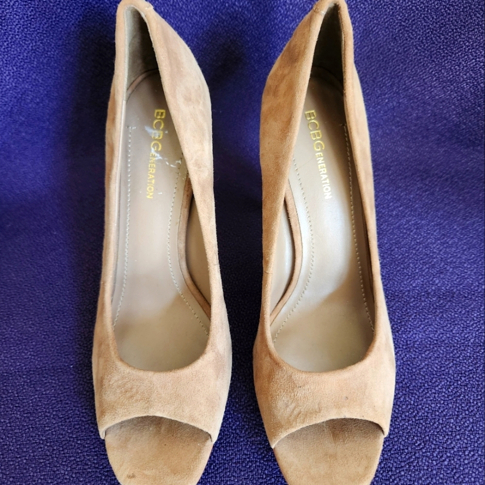 BCBGeneration peep toe tan suede pumps 6B